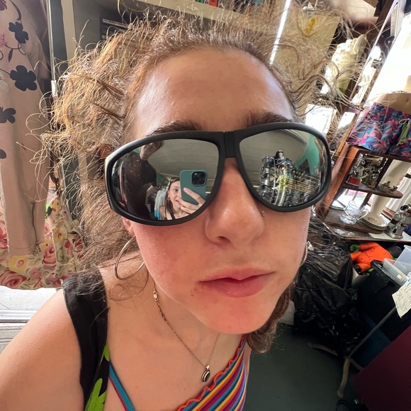 Meet your Posher, Aleesa - Picture 4 of 5